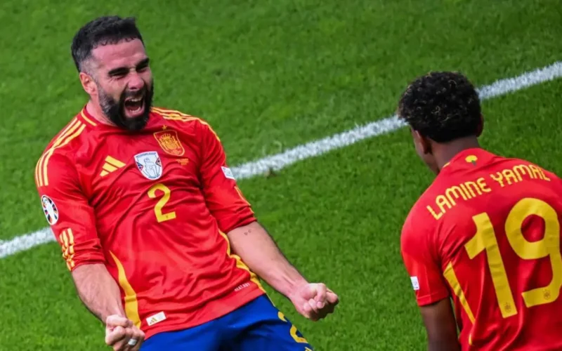 مدرب المنتخب الإسباني ينهي جدل أزمة يامال وكارفاخال